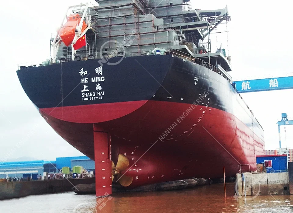 وسائد هوائية لإطلاق السفن قيد الاستخدام