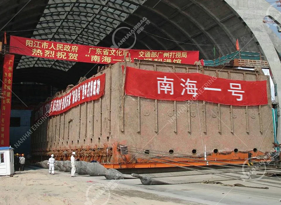 الوسائد الهوائية البحرية التي تتعامل مع الهياكل الثقيلة