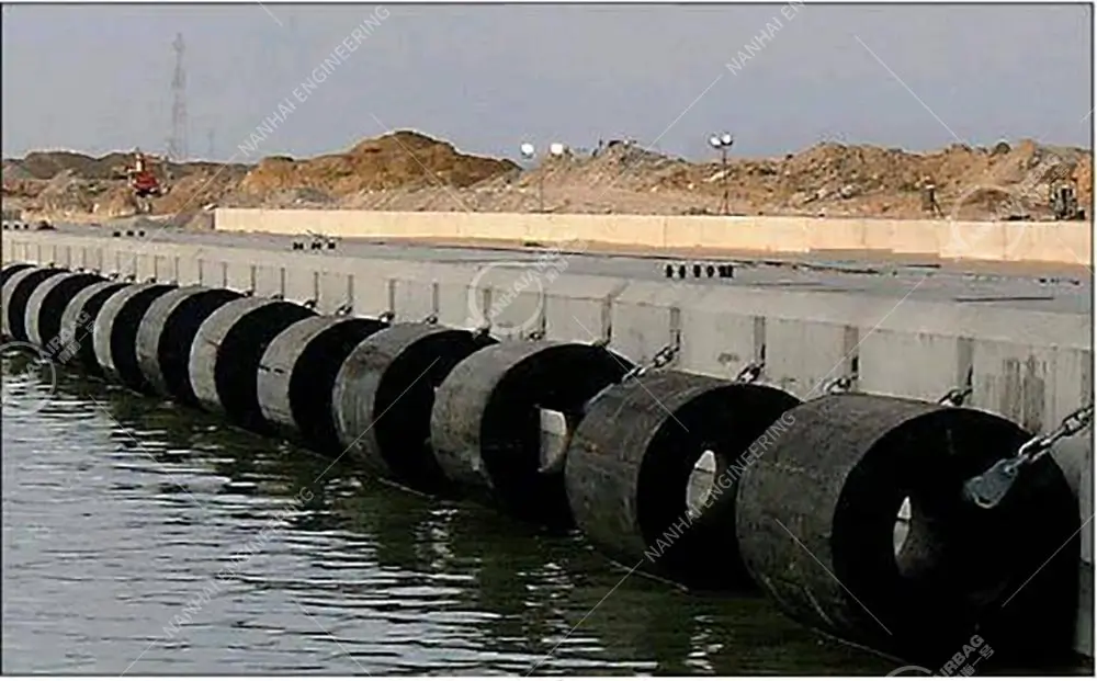 cylindrical marine rubber fenders
