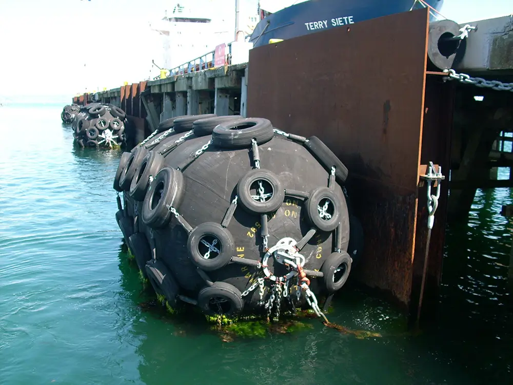 marine fenders in use