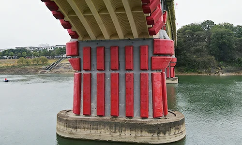 Instalación anticolisión tradicional de acero y hormigón